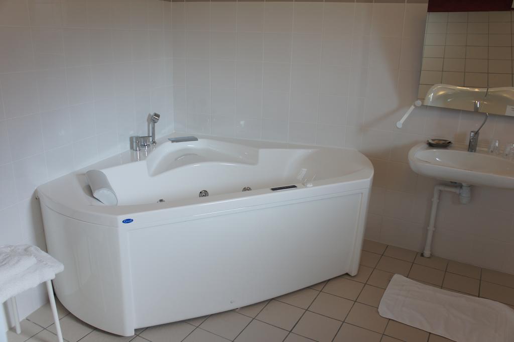 Logis Hotel & Restaurant Du Chemin Des Dames Corbeny Luaran gambar