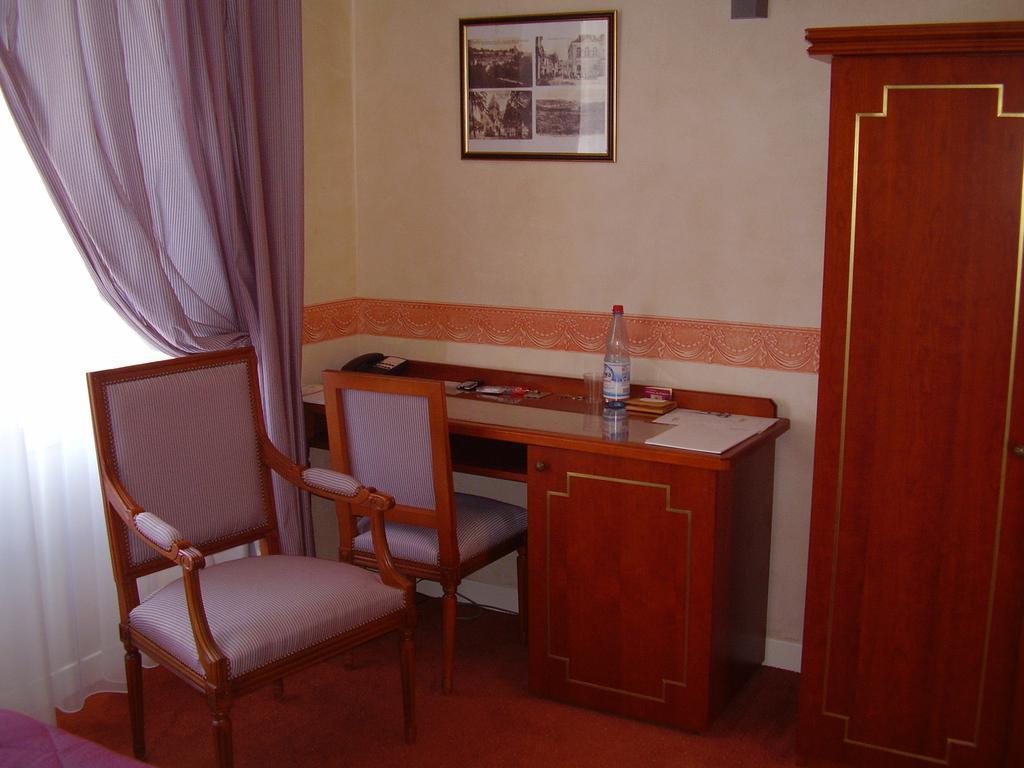 Logis Hotel & Restaurant Du Chemin Des Dames Corbeny Luaran gambar